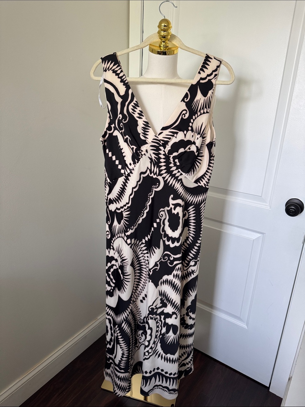 Calvin Klein Sleeveless Black and Cream V-Neck Maxi Dress nwt